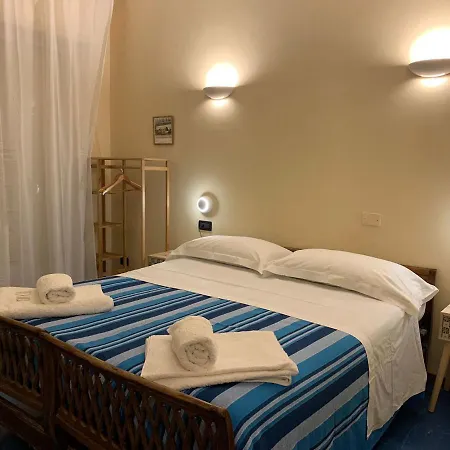 Poggio Del Sole בית הארחה 3*